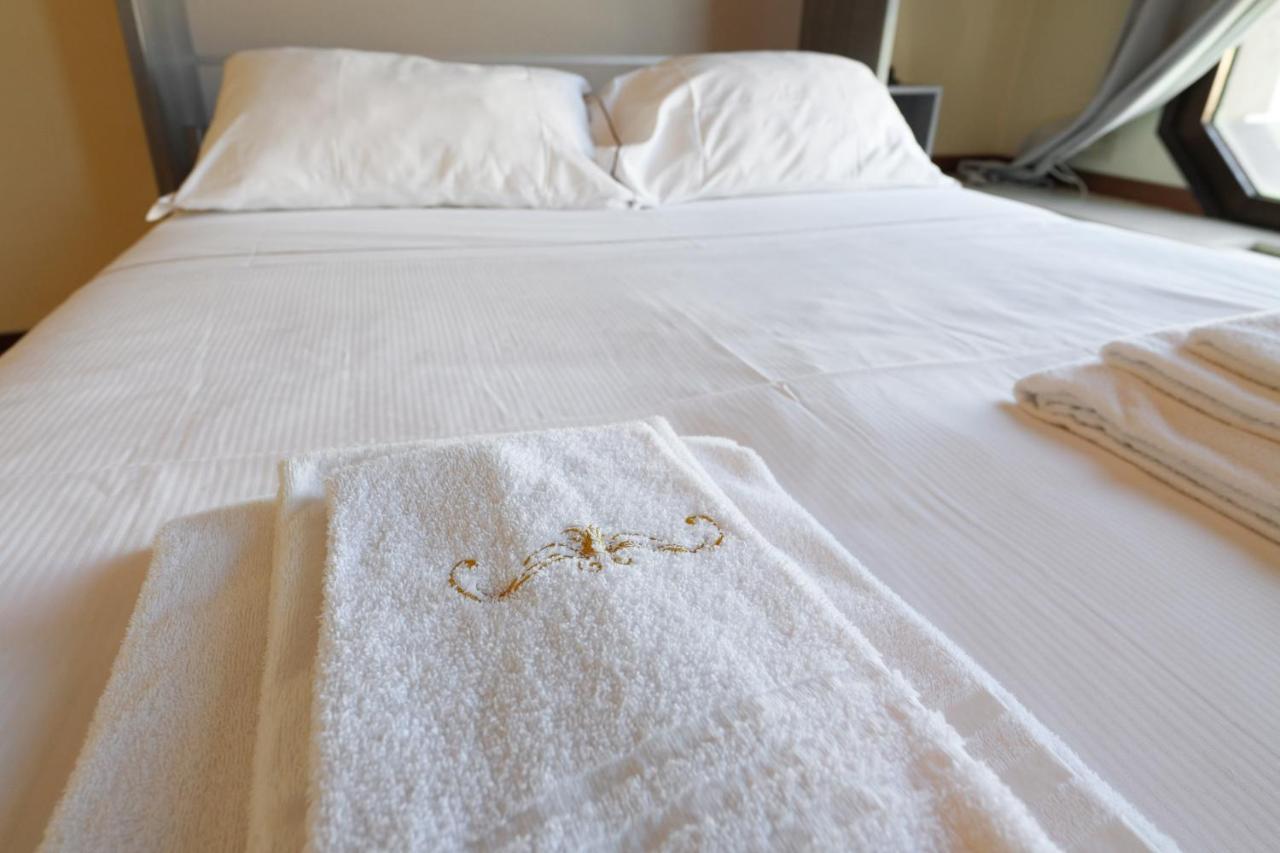 Duomo Luxury Apartment VII Милано Екстериор снимка